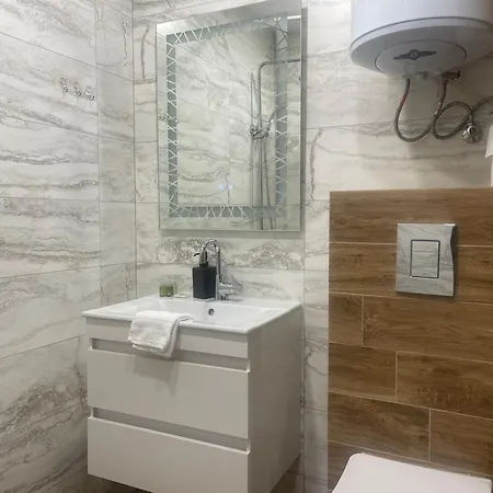 Quiet & Comfy 1br In The Heart Of With Private Balcony *