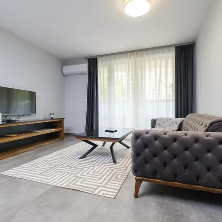 Apartment Quiet & Comfy 1br In The Heart Of With Private Balcony *