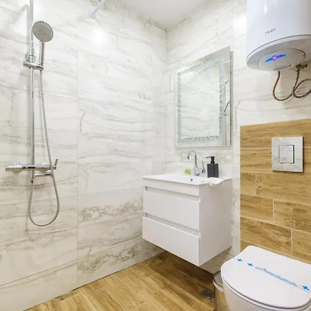 Quiet & Comfy 1br In The Heart Of With Private Balcony Apartment *