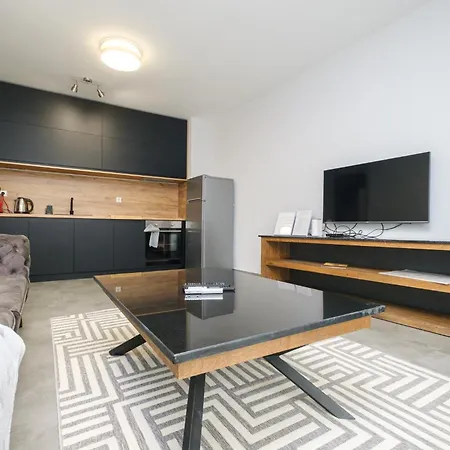 Quiet & Comfy 1br In The Heart Of With Private Balcony Apartment *