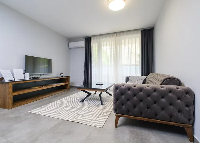 דירה Quiet & Comfy 1br In The Heart Of With Private Balcony *