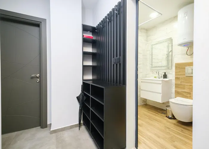 דירה Quiet & Comfy 1br In The Heart Of With Private Balcony *