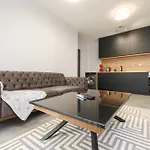 Quiet & Comfy 1br In The Heart Of With Private Balcony Διαμέρισμα *