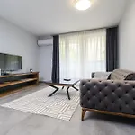 Apartment Quiet & Comfy 1br In The Heart Of With Private Balcony *