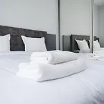 Apartment Quiet & Comfy 1br In The Heart Of With Private Balcony