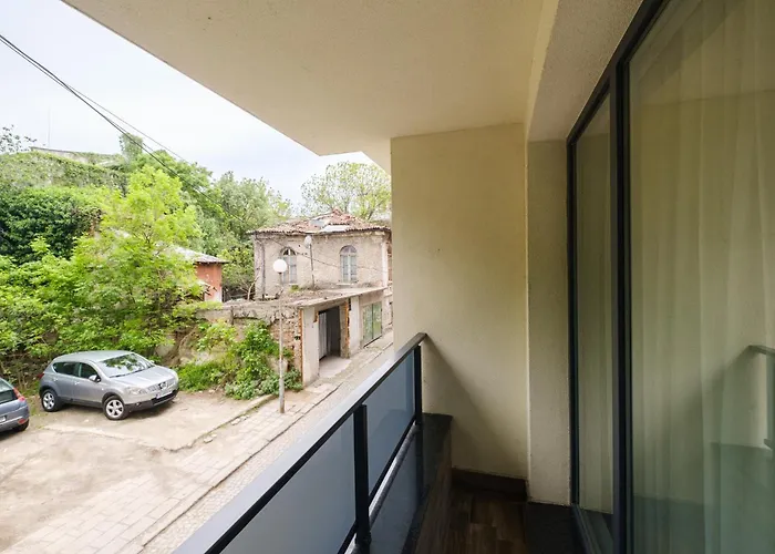 Quiet & Comfy 1br In The Heart Of With Private Balcony Апартамент