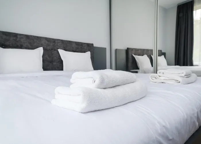 Апартамент Quiet & Comfy 1br In The Heart Of With Private Balcony