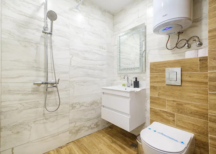 Quiet & Comfy 1br In The Heart Of With Private Balcony Апартамент *